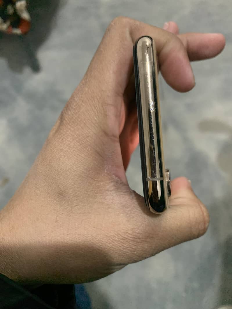 Apple iPhone XS 7