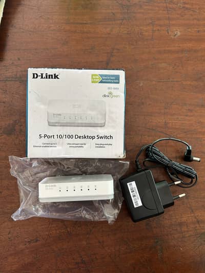 D-LINK / 5-port 10/100 Desktop Switch