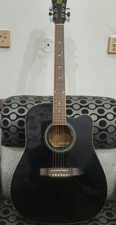 JUMBO SIZE ACOUSTIC GUITAR