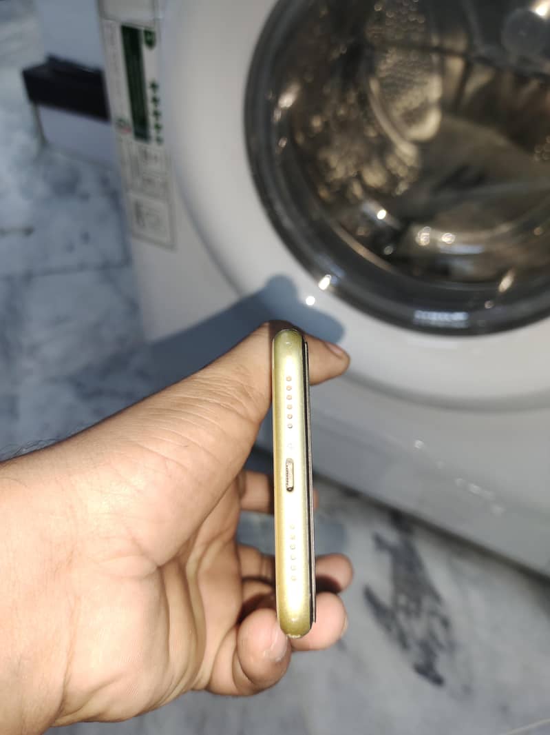 Apple iPhone 11 7