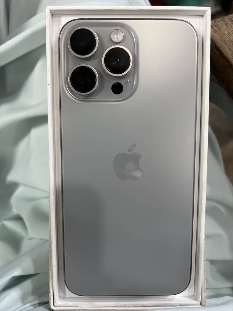 Apple iPhone 15 Pro Max 3