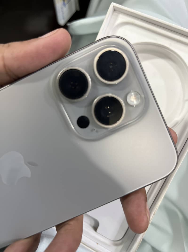 Apple iPhone 15 Pro Max 4