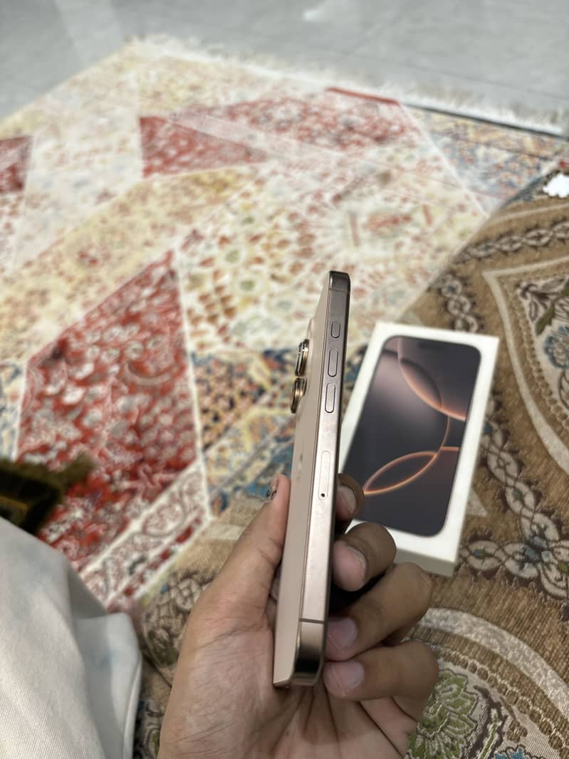 Apple iPhone 16 Pro 1