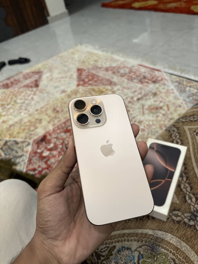 Apple iPhone 16 Pro 3