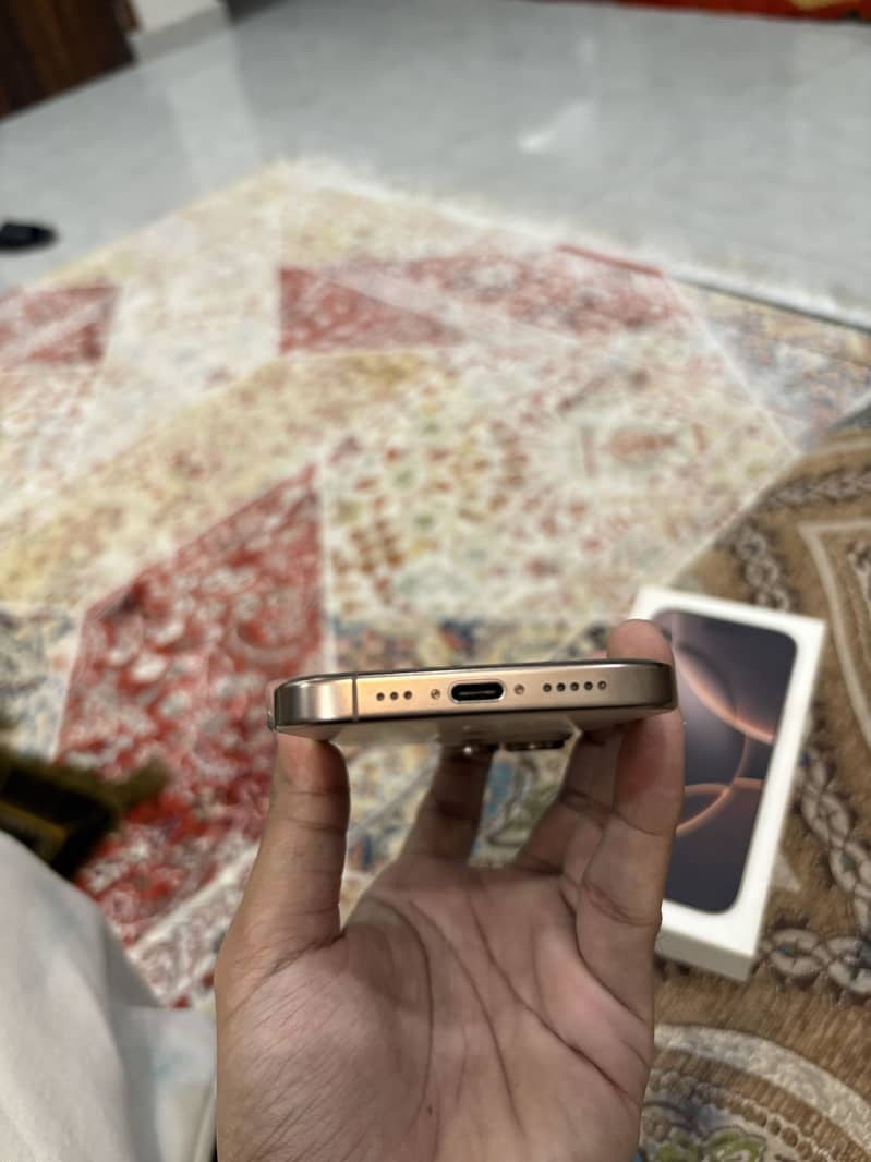 Apple iPhone 16 Pro 5