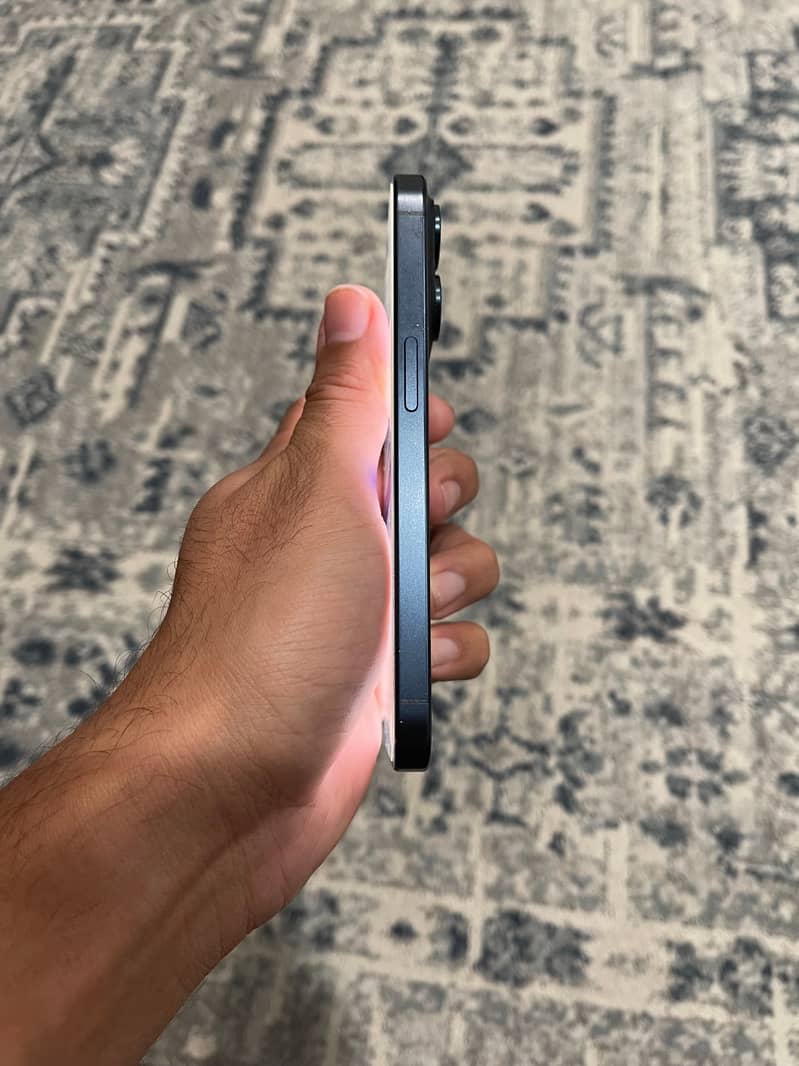Apple iPhone 15 Pro 3