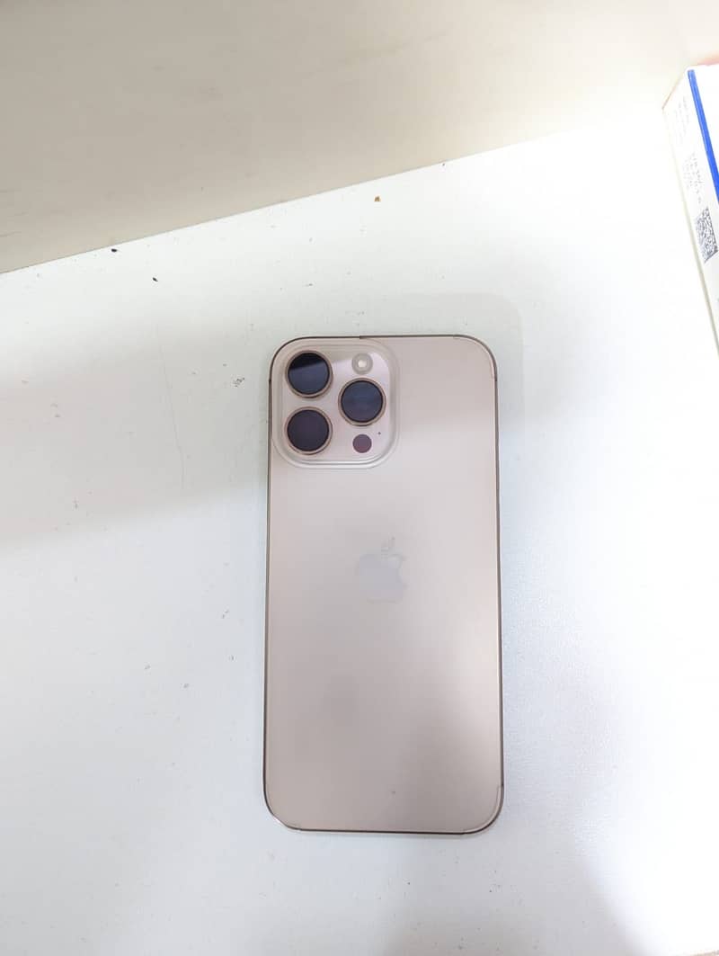 Apple iPhone 16 Pro Max 3