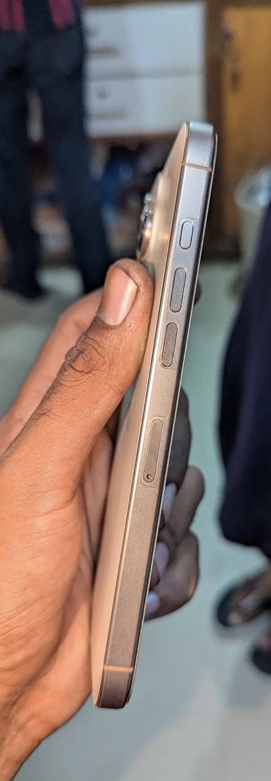 Apple iPhone 16 Pro Max 5