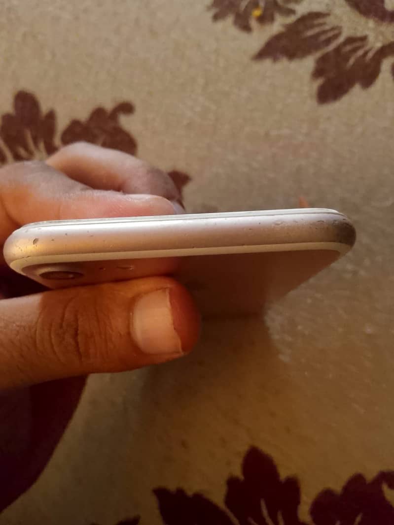 Apple iPhone 7 2