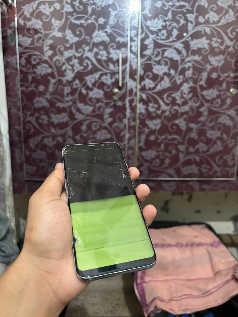 Samsung Mobile S8 Plus 1
