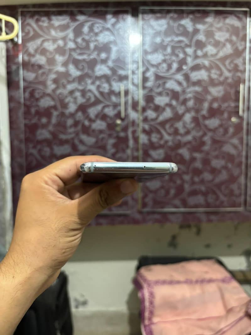 Samsung Mobile S8 Plus 3