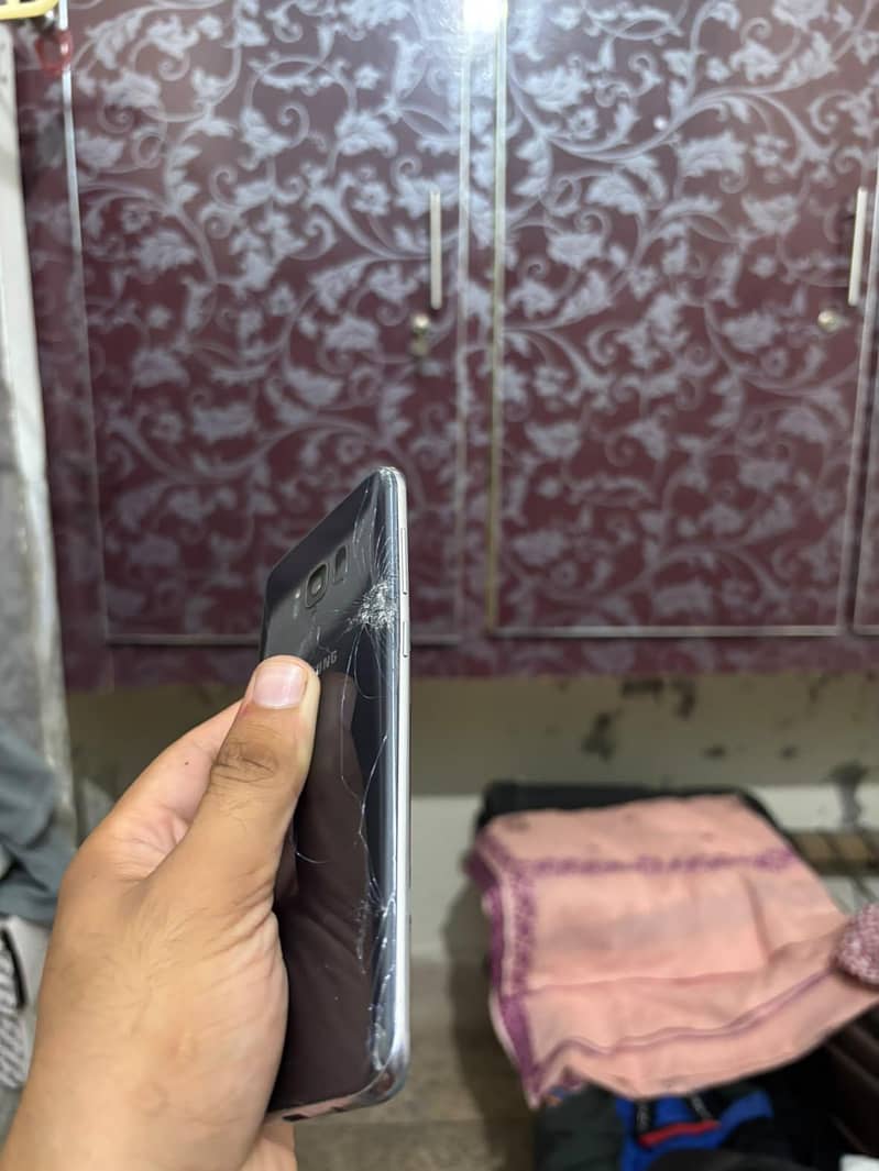 Samsung Mobile S8 Plus 4