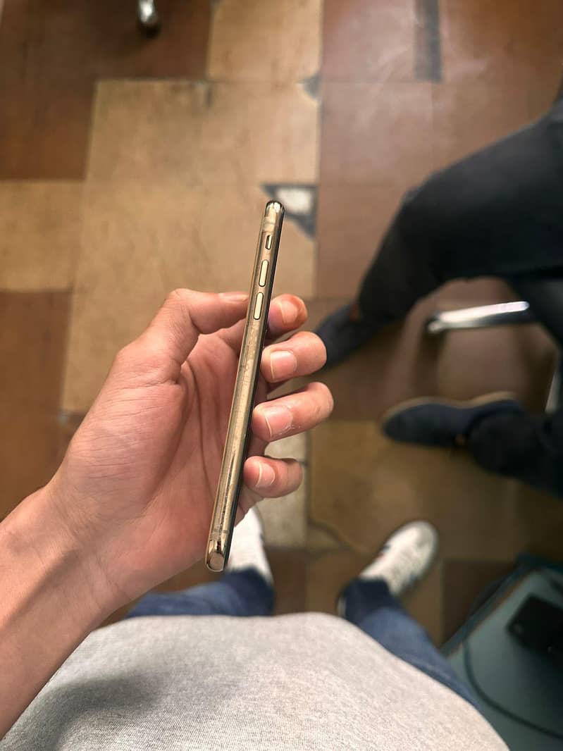 Apple iPhone XS 1