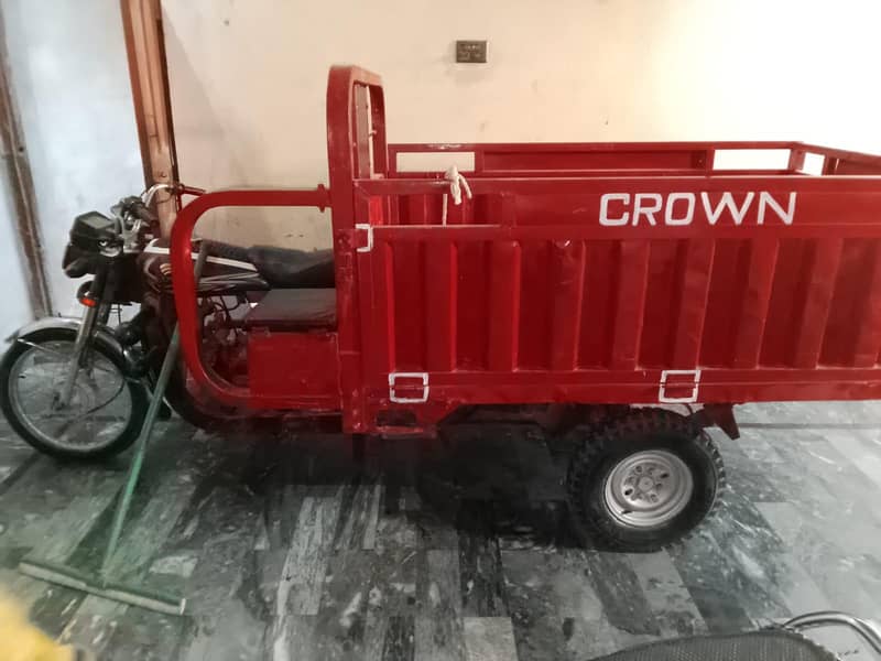crown rickshaw 1