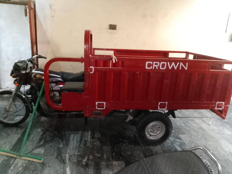 crown rickshaw 2