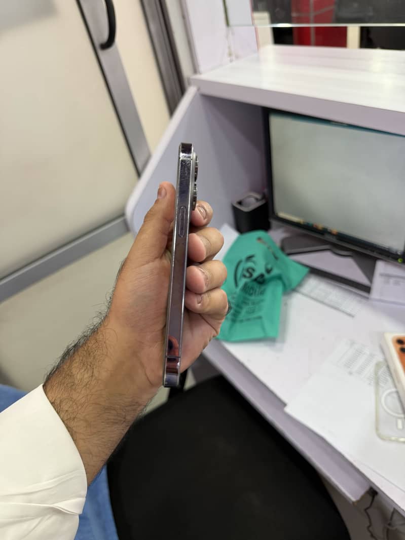 Apple iPhone 14 Pro 4