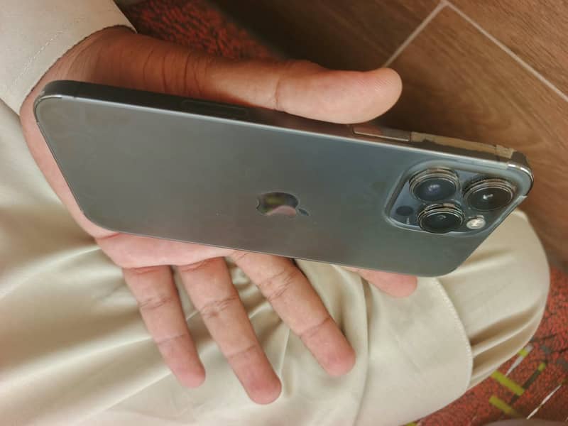 Apple iPhone 13 Pro Max 2