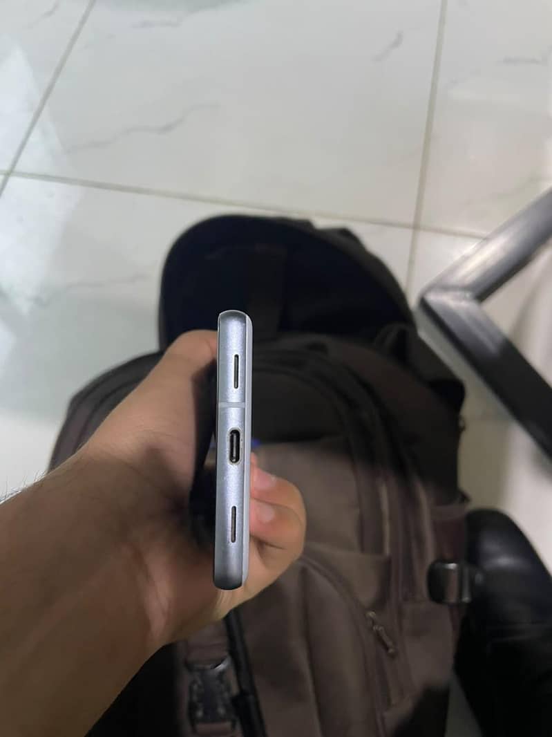 Google Pixel 7a 5