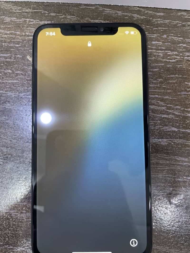 Apple iPhone XS 4