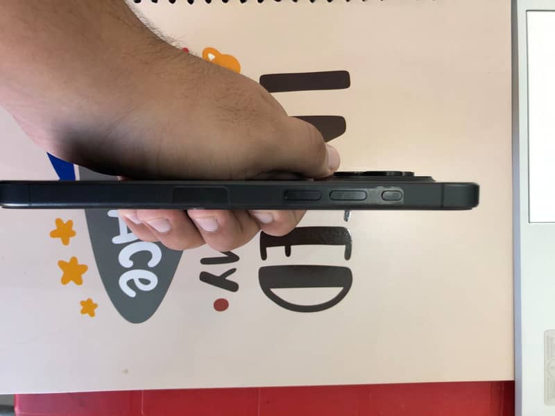 Apple iPhone 15 Pro Max 1