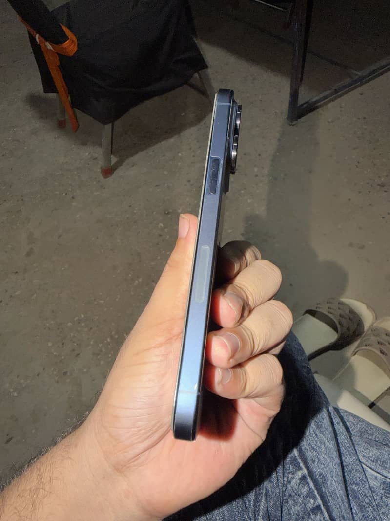Apple iPhone 15 Pro Max 2