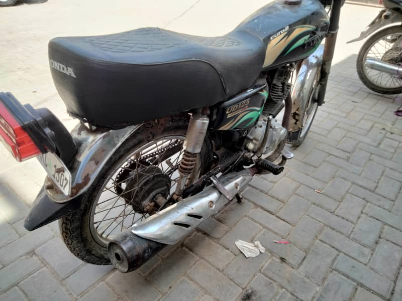 unique 125 2017 3