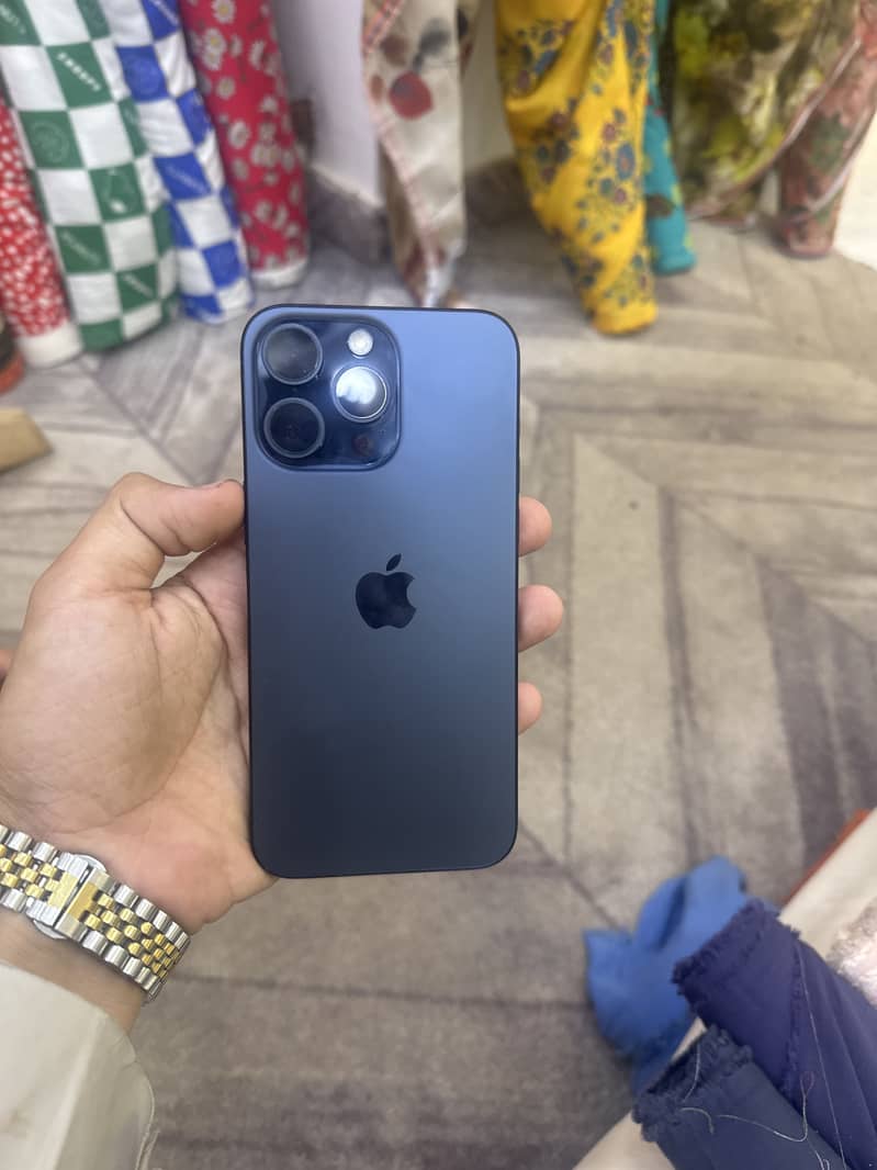 Apple iPhone 15 Pro Max 0