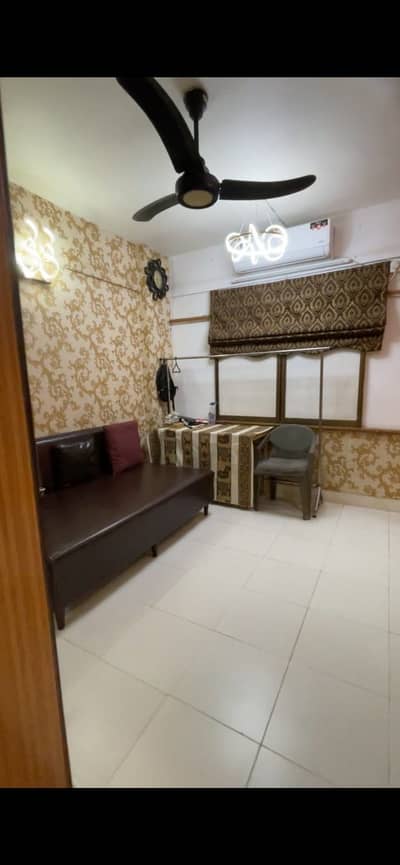 SINGLE ROOM AVAILABLE FOR RENT AT BAHADURABAD.