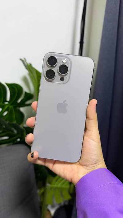 Apple iPhone 15 Pro Max Urgent Sale bohat kam use howa