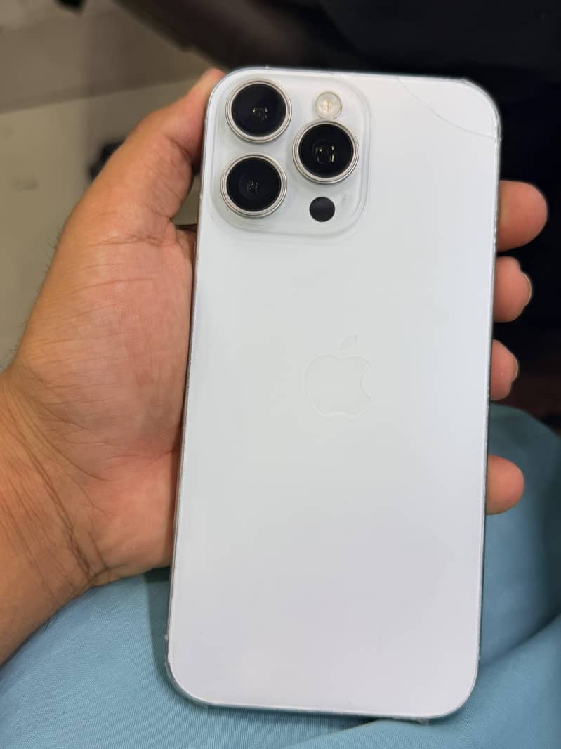Apple iPhone 16 Pro Max 2