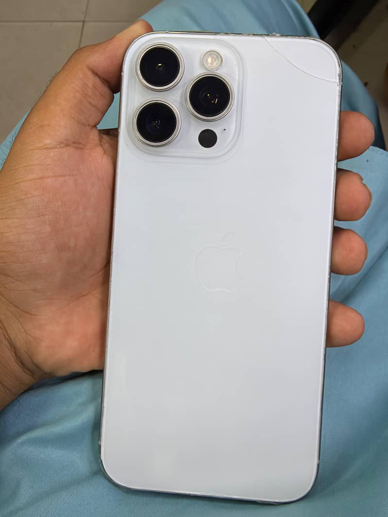 Apple iPhone 16 Pro Max 3