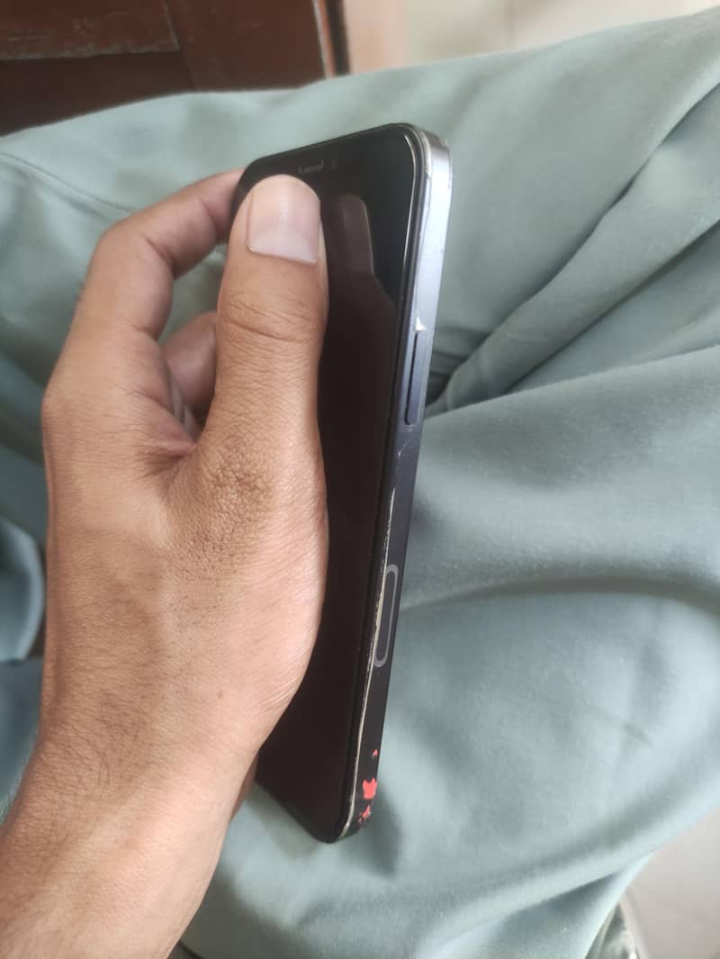Apple iPhone 12 3