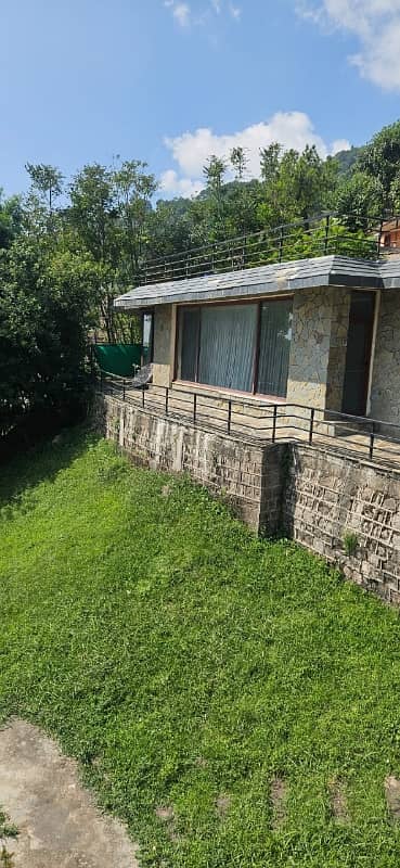 Beautiful 1.5 Kanal House For Sale On Murree Expressway 3 Bedrooms, Large Lawn & Stunning Mountain View