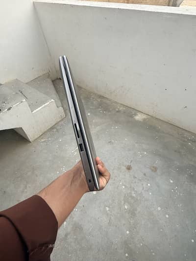 Dell inspiron 7573 / i5 8th Gen / 8gb RAM / 256 GB SSD / Touch screen