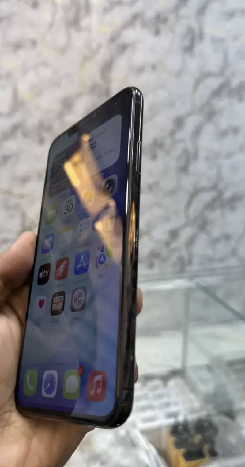 Apple iPhone 11 Pro Max 2