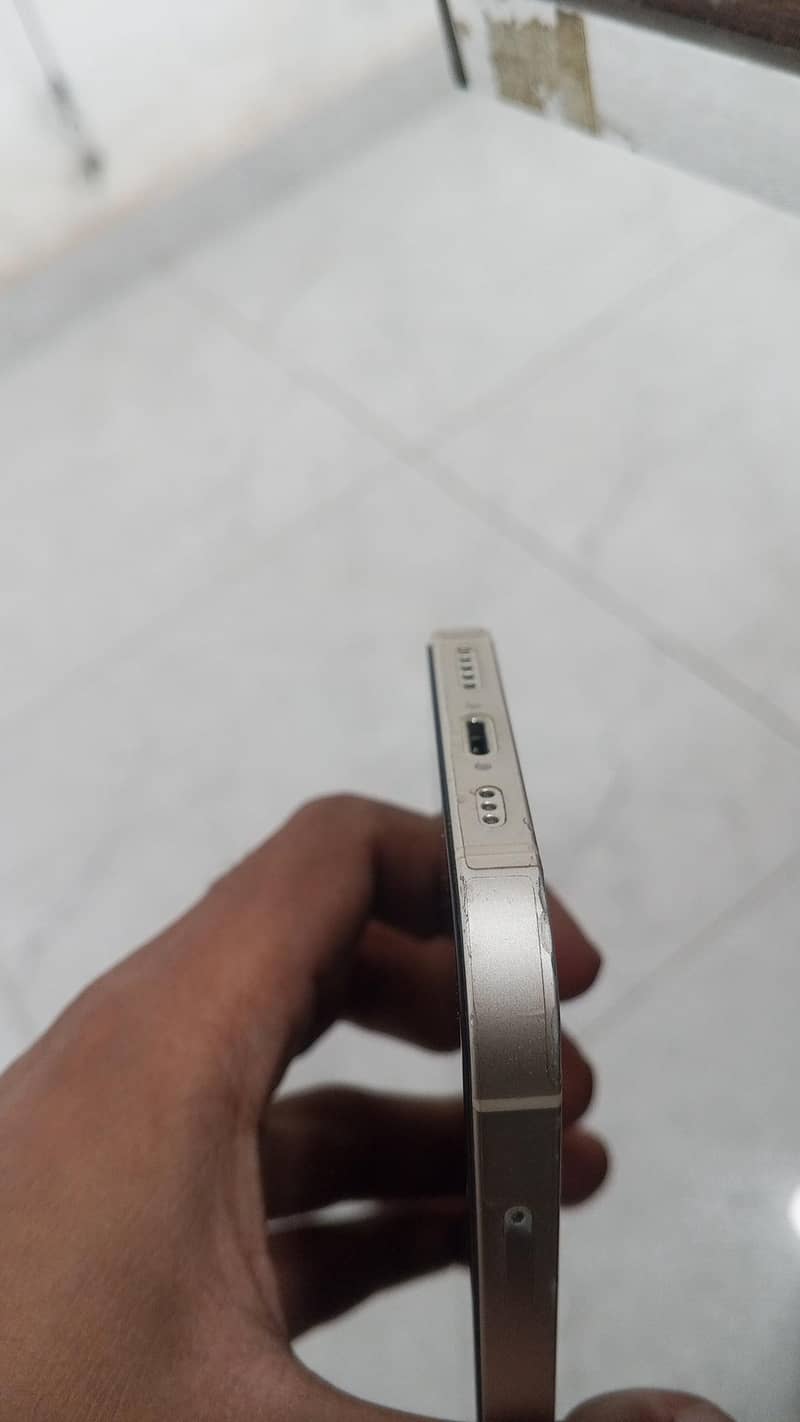 Apple iPhone 13 2