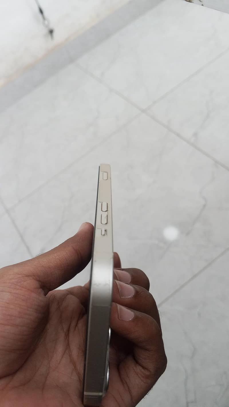 Apple iPhone 13 3