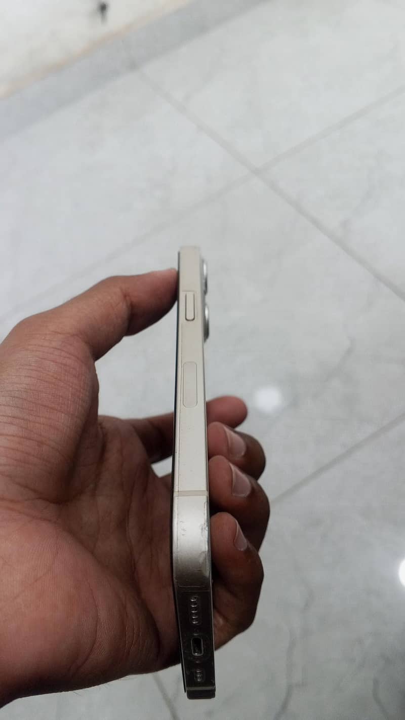 Apple iPhone 13 4