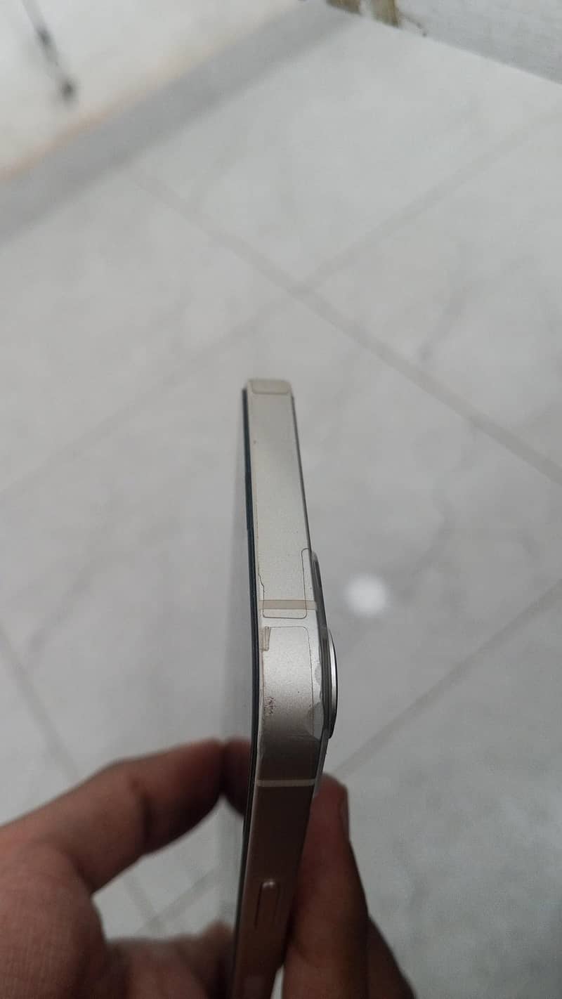Apple iPhone 13 5