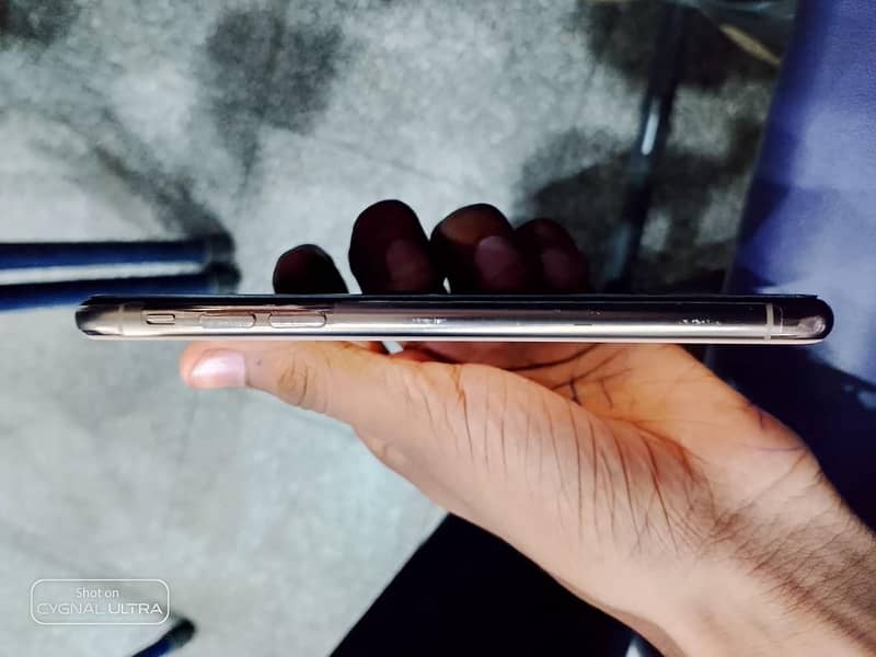 Apple iPhone XS 3