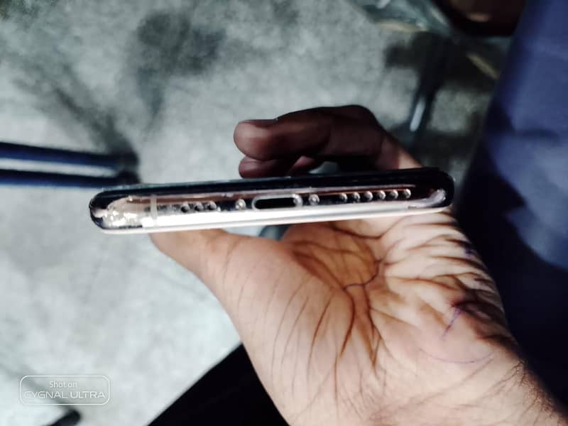 Apple iPhone XS 4