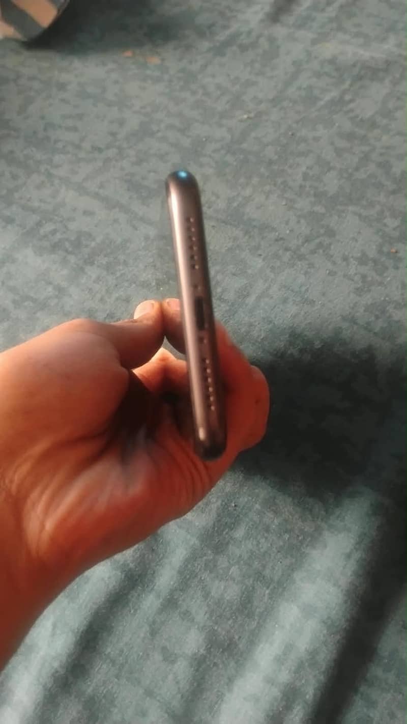 Apple iPhone 11 3
