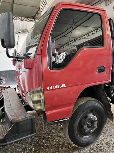 2009 model gari h red clr ful jenion 16 foti Isuzu