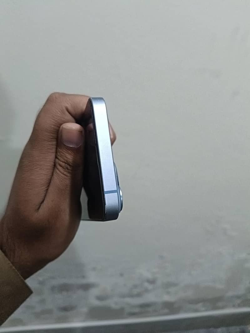 Apple iPhone 14 4