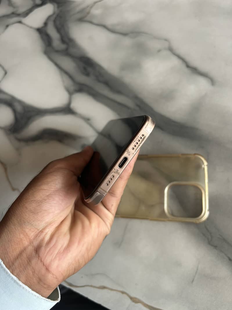 Apple iPhone 16 Pro Max 2