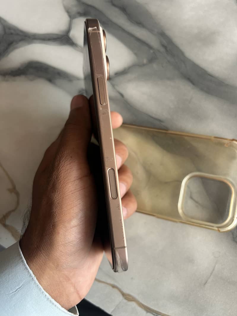 Apple iPhone 16 Pro Max 3
