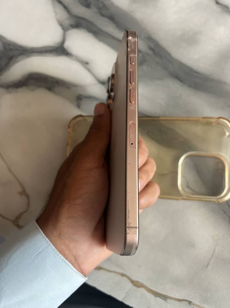 Apple iPhone 16 Pro Max 5