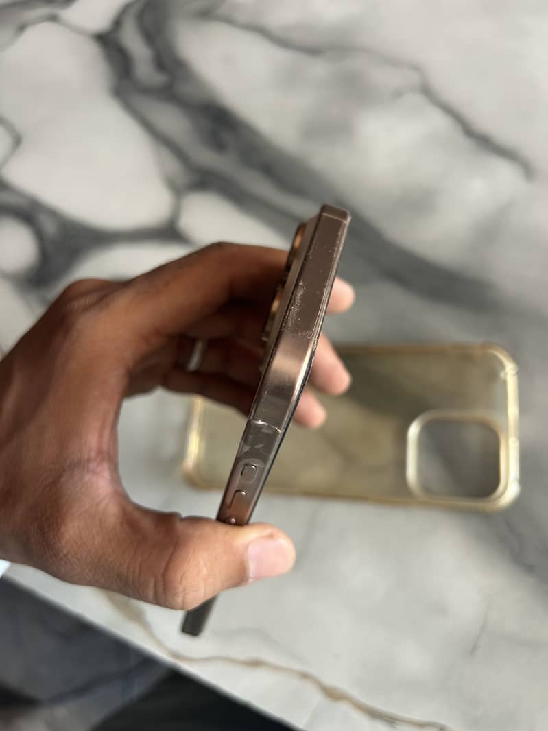 Apple iPhone 16 Pro Max 6