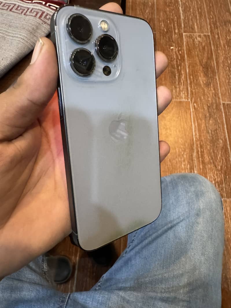Apple iPhone 13 Pro 1