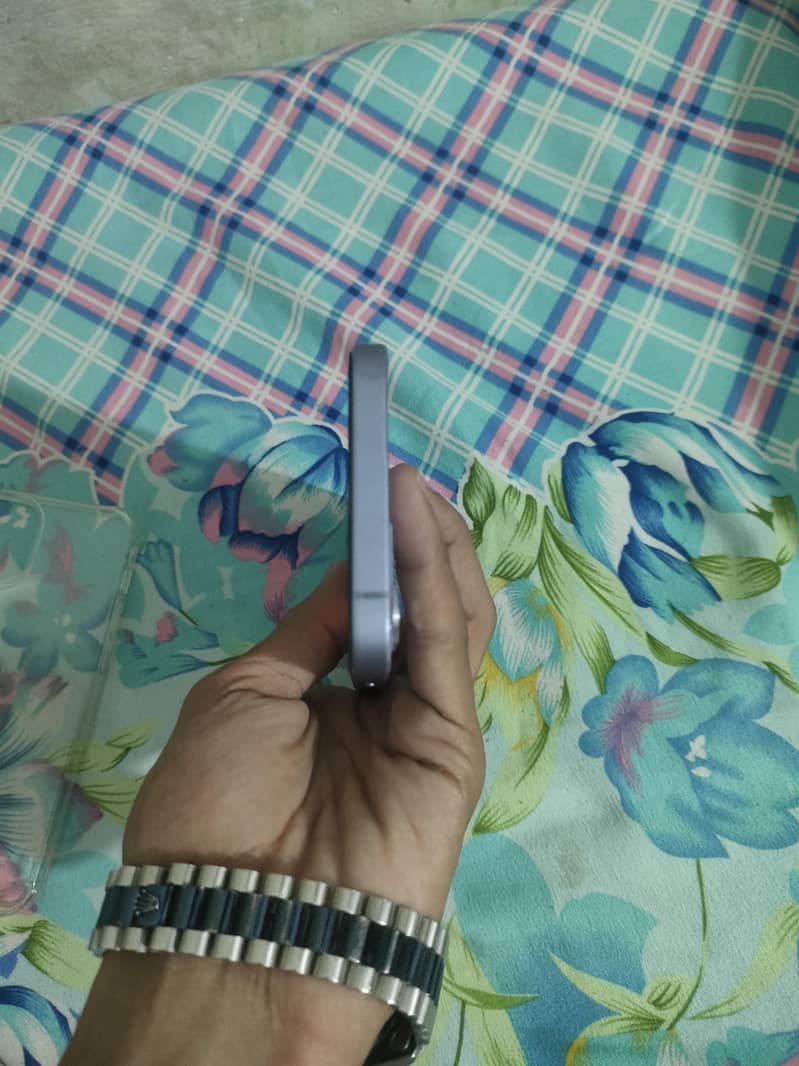 Apple iPhone 12 4